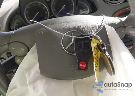 2003 Mercedes-Benz Sl 500 z USA, uszkodzony, nr VIN WDBSK75F43F016811